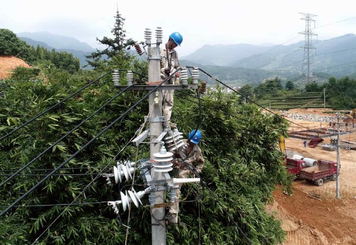 國網福安市供電公司配合天然氣管網工程 架空線路移桿改道