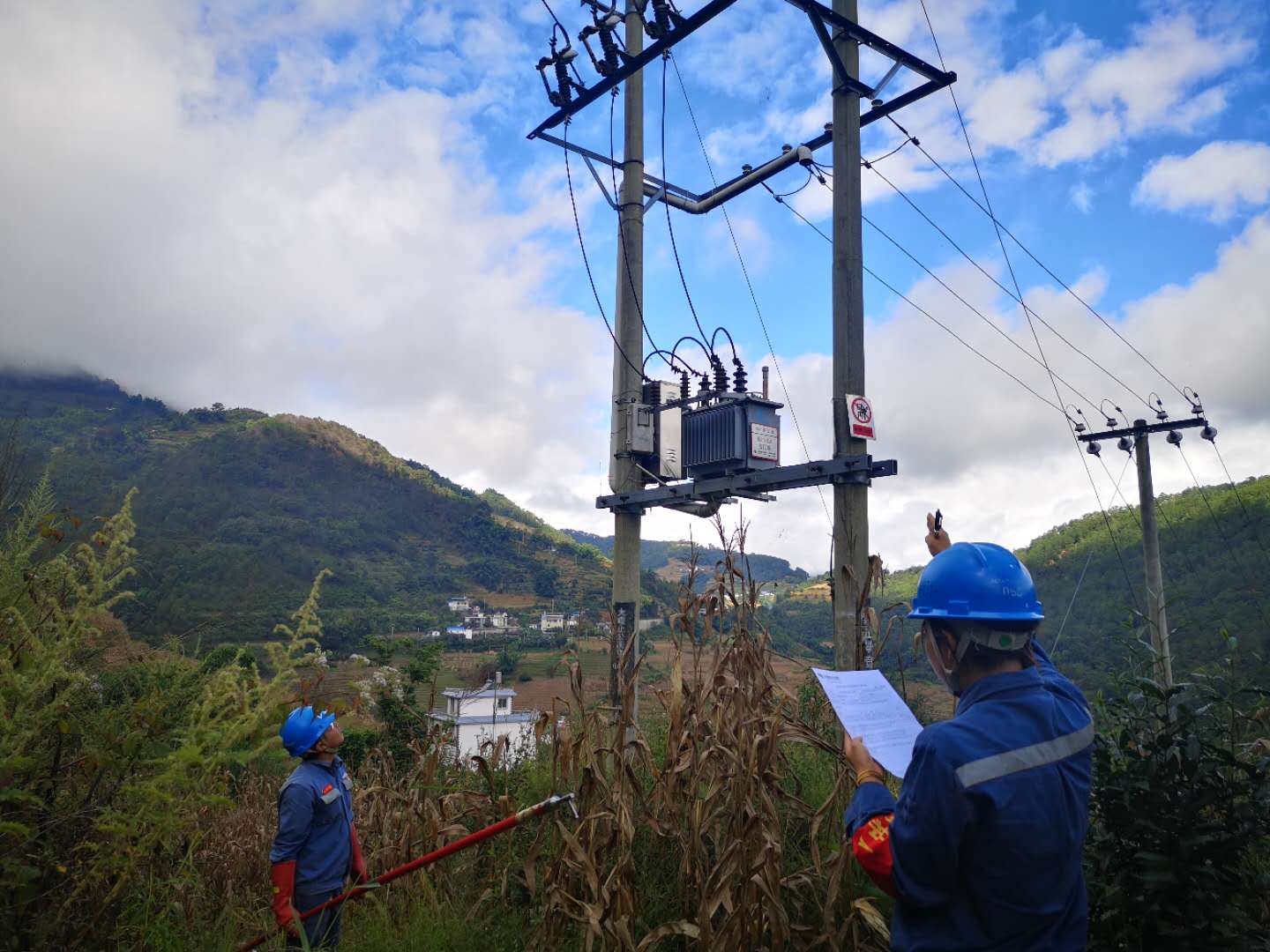 臨滄云縣供電局開展線路維護改造，全面提升供電可靠性