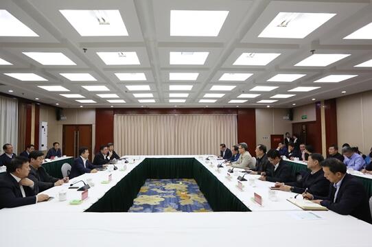 錢智民與保定市委書記黨曉龍、市長郭建英進行座談交流