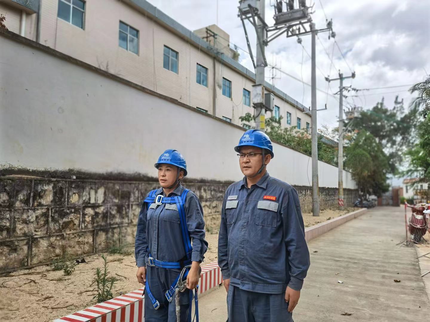 臨滄云縣供電局黨員帶頭開展崗評，促員工技能快速提升