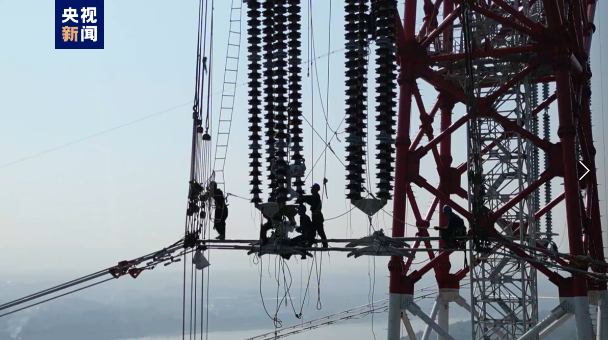 “西電東送”大動(dòng)脈特高壓白浙線重慶段完成長江大跨越