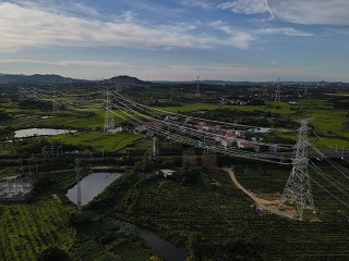 這項工程投產(chǎn)送電，將提高湖北省西電東送通道送電能力