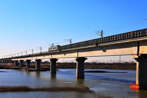 國家能源集團黃大鐵路單日煤炭運量創(chuàng)歷史新高