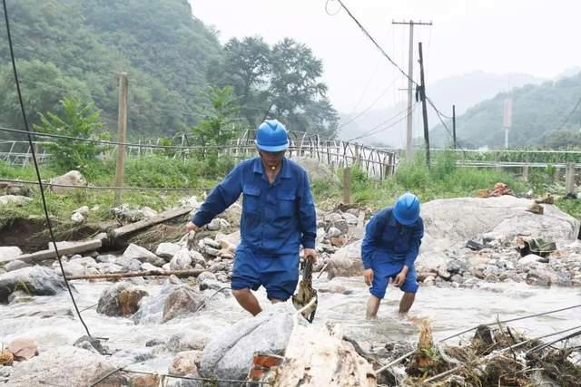 河北：全力搶修災(zāi)區(qū)道路恢復(fù)供電