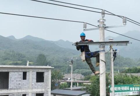 河北易縣超九成村莊恢復(fù)供電