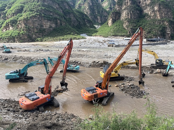 【搶險(xiǎn)救災(zāi) 我們?cè)谇熬€】中國(guó)建筑聞“汛”而動(dòng) 持續(xù)奮戰(zhàn)在抗災(zāi)一線