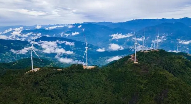 國家首批大型風電光伏基地項目雅礱江臘巴山風電項目投產(chǎn)發(fā)電