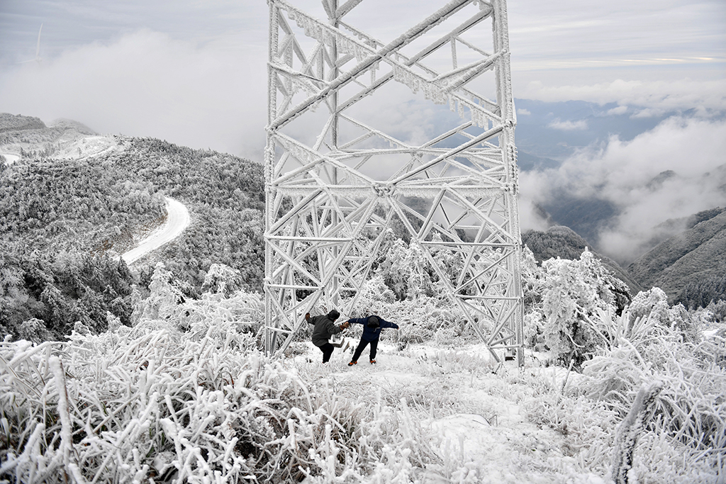 海拔1420米，電力“哨兵”風(fēng)雪中守護(hù)萬家燈火