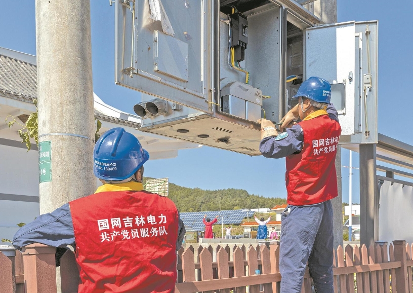 國網(wǎng)和龍市供電公司幫助旅游景區(qū)修復(fù)受損電纜