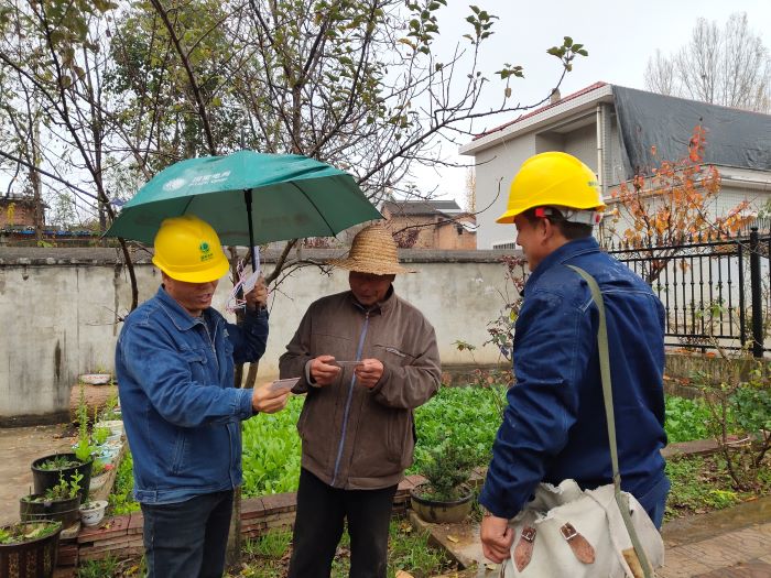 國(guó)網(wǎng)洛南縣供電公司雨中搶修暖人心