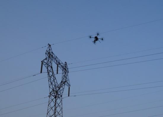 實(shí)現(xiàn)電力智能巡檢、帶電水沖洗、架空輸電線路無人機(jī)巡檢