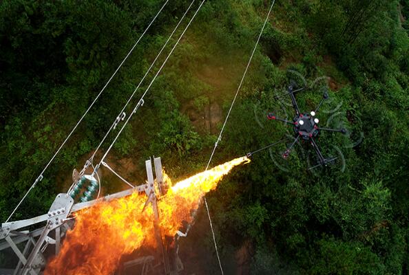 梧州供電局精益保供電無人機(jī)噴火除隱患